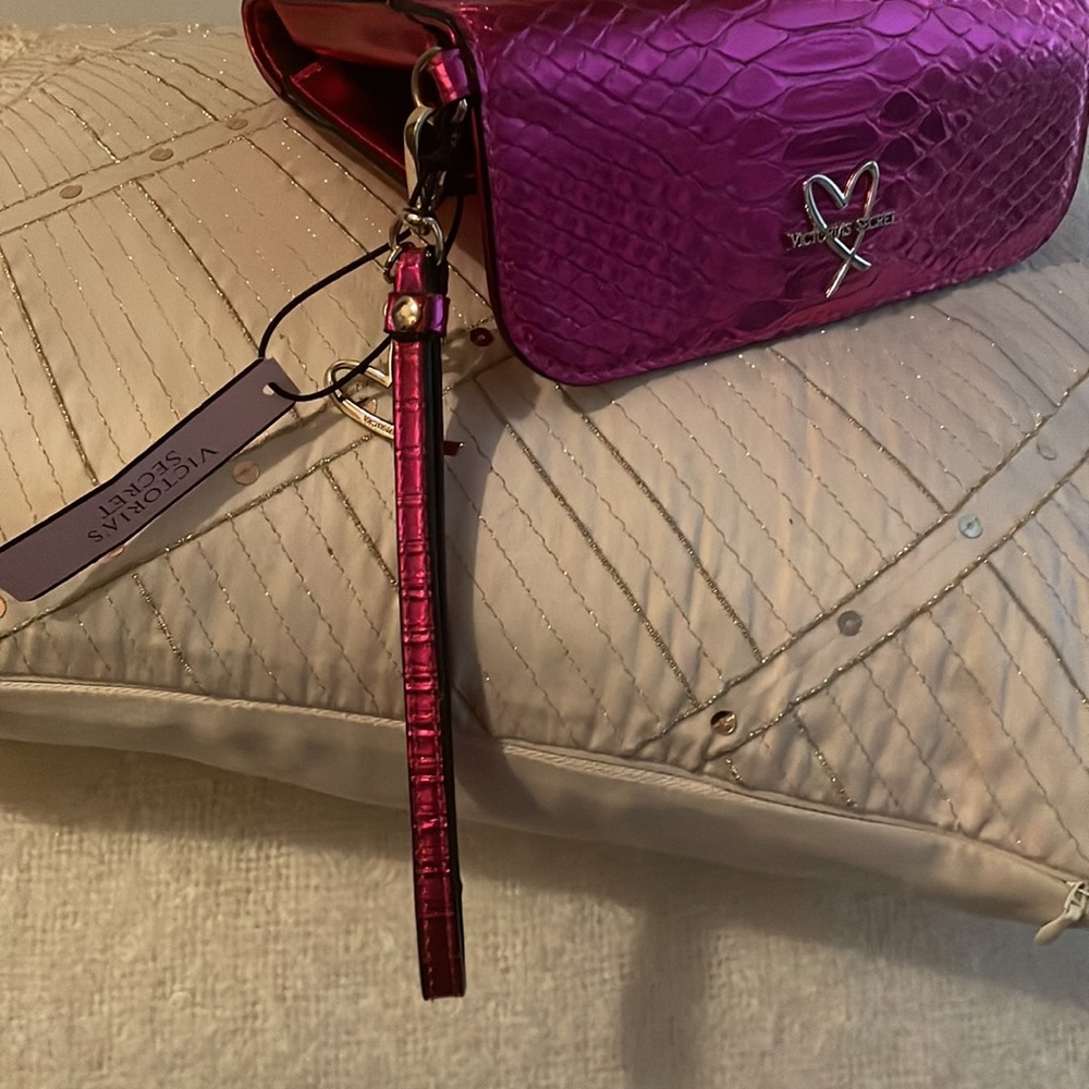 Victoria’s Secret’s Fuchsia Metallic Snakeskin Metallic Wristlet/Wallet💕.NWT - Picture 11 of 11